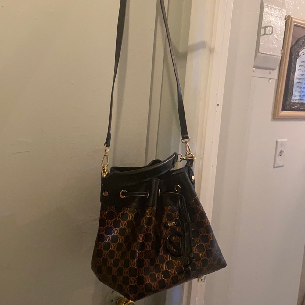 Valentino bucket bag with strap brand new never worn
